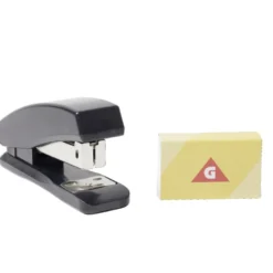 Agrafeuse grise en fer et plastique 11x3xH5cm