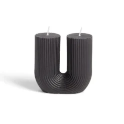 Bougie lettre U noire 6x4xH9cm