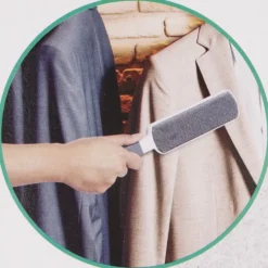 Brosse attrape poils plate auto nettoyante double face