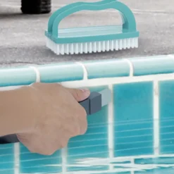 Brosse multifonctions pour piscine
