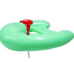 Bâteau gonflable avec pistolet à eau intégré