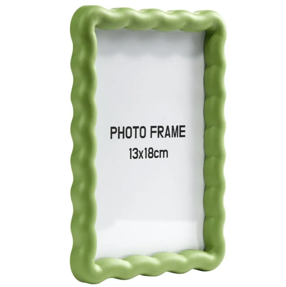 Cadre photo bord vague plastique coloré 14x19cm pour photo 10x15cm (3 modèles)
