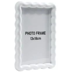 Cadre photo bord vague plastique coloré 14x19cm pour photo 10x15cm (3 modèles)