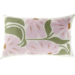 Coussin déco rectangulaire blanc motif floral rose et vert 30x50cm