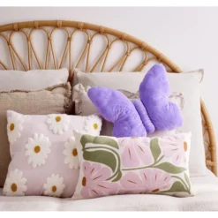 Coussin forme papillon 30x37cm (2 modèles violet ou vert)