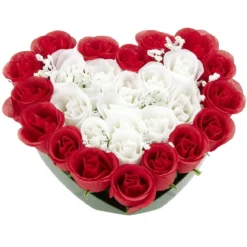 Coussin Oeillet artificiel forme coeur rouge et blanc 26 têtes