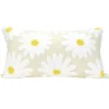 Coussin rectangulaire en polycoton blanc motif relief marguerite 30x50cm