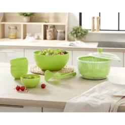 Essoreuse à salade avec couverts et saladier plastique vert