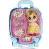 Mini poupée avec perles dans valisette H17,5cm