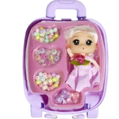 Mini poupée avec perles dans valisette H17,5cm