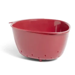 Passoire plastique rouge forme fraise