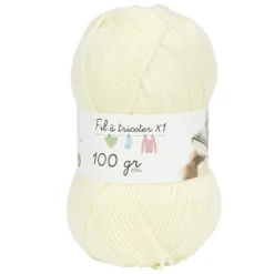 Pelote de fil à tricoter écru