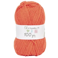 Pelote de fil à tricoter orange