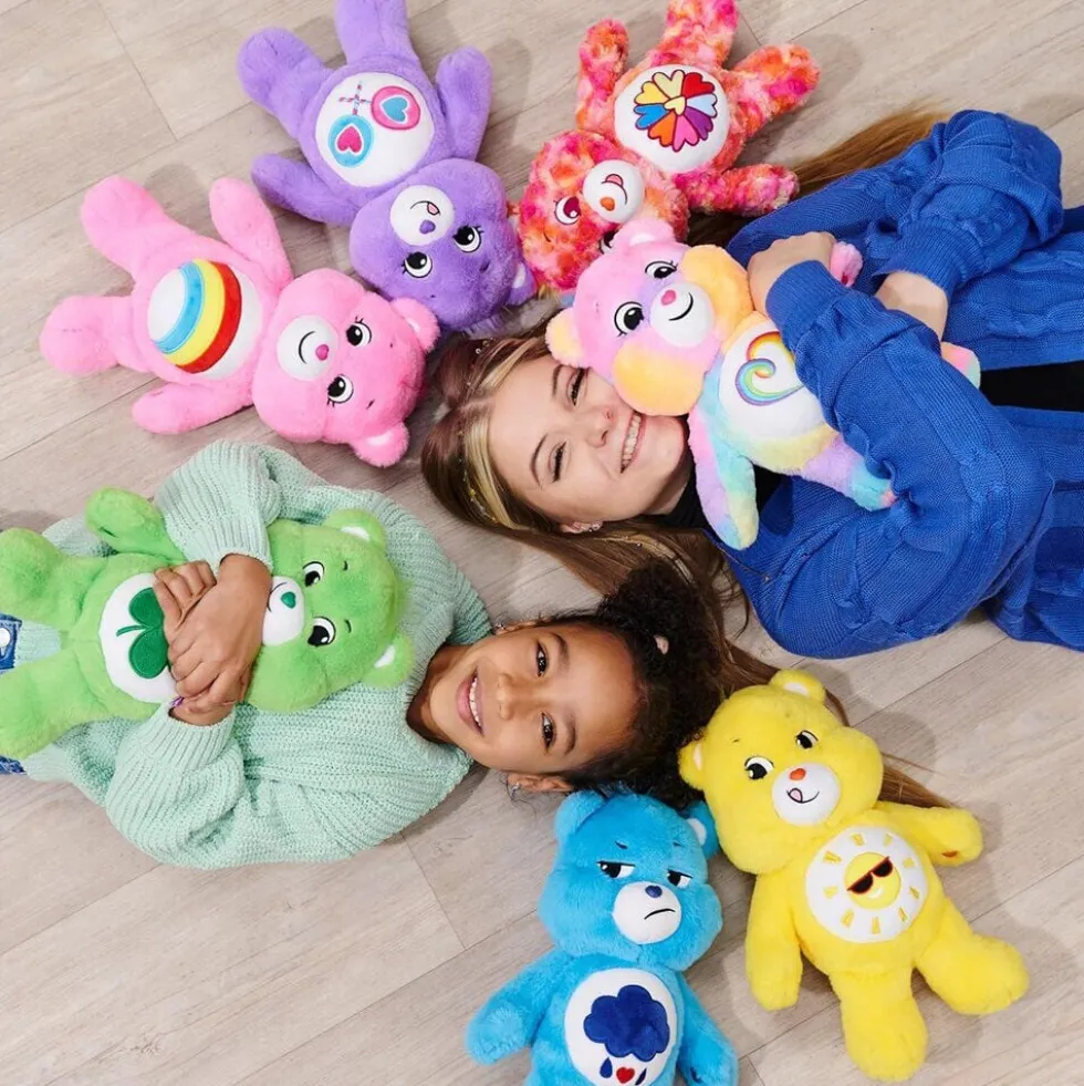 Peluche Bisounours assis multicolores 28x26xH35cm (6 modèles)