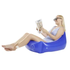 Siège de piscine gonflable forme triangle en plastique bleu 74x74xH25cm
