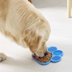 Tapis de léchage pour animaux forme patte de chien silicone bleu 18x18cm