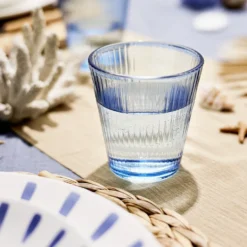 Verre en verre design nervuré bleu Ø9xH9,5cm