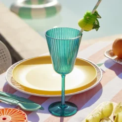 Verre à pied plastique vert 25cl